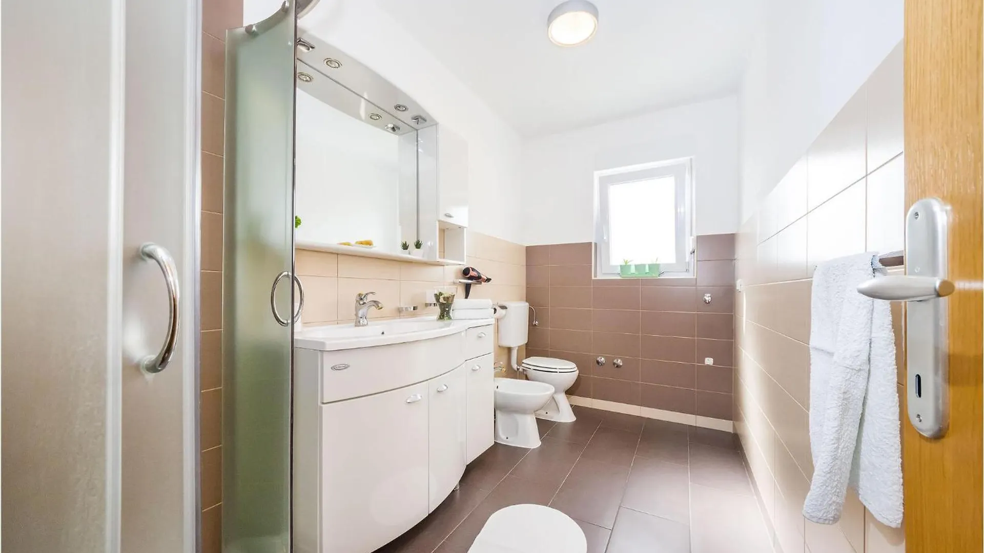 Awesome Apartment In Zdrelac With House Sea View